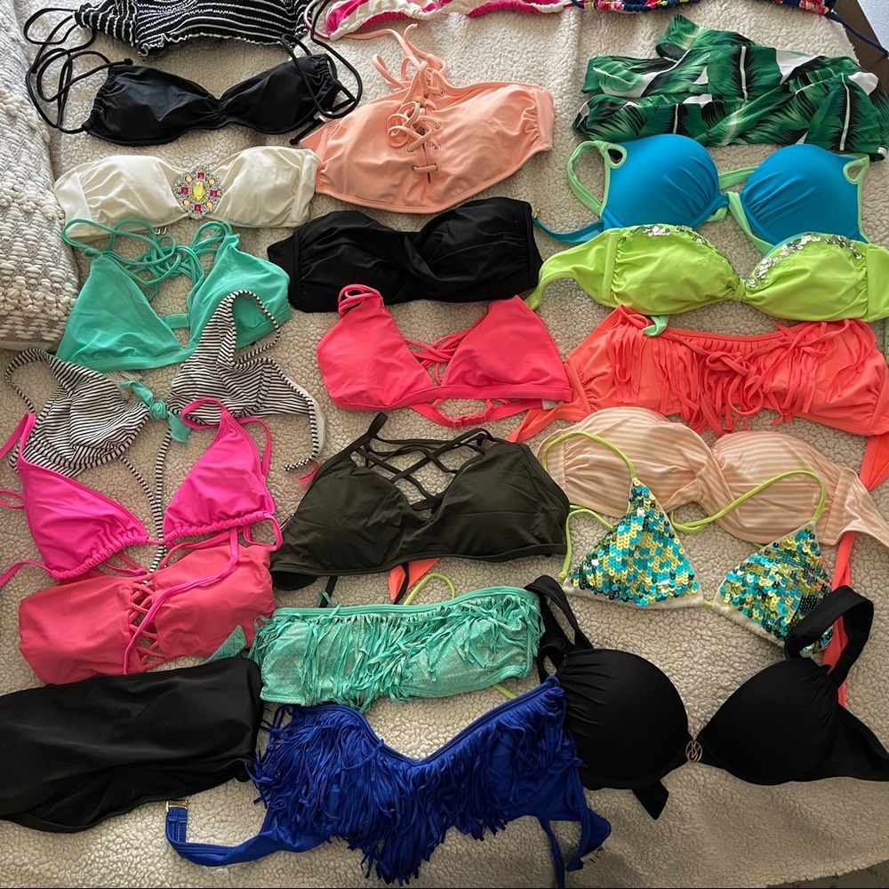 28 Bikini tops (assorted) M/L